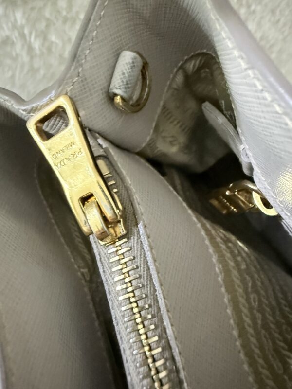 Prada Gallery Bag in Saffiano Lux-Color: Light gray Pomice - Image 7